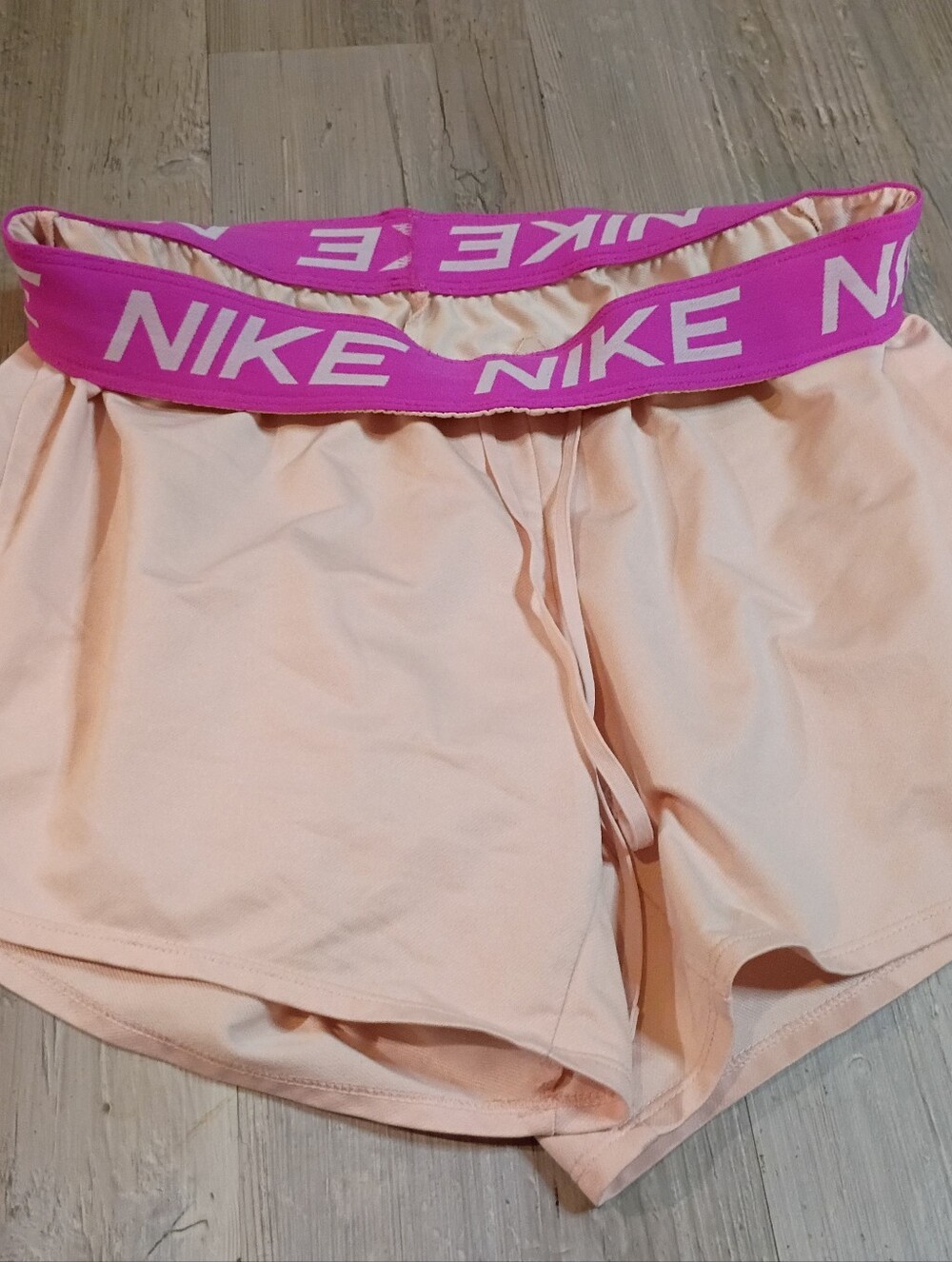 Nike - Picture 3 of 5